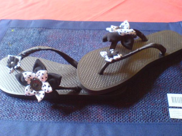 Sandália em fuxico preta